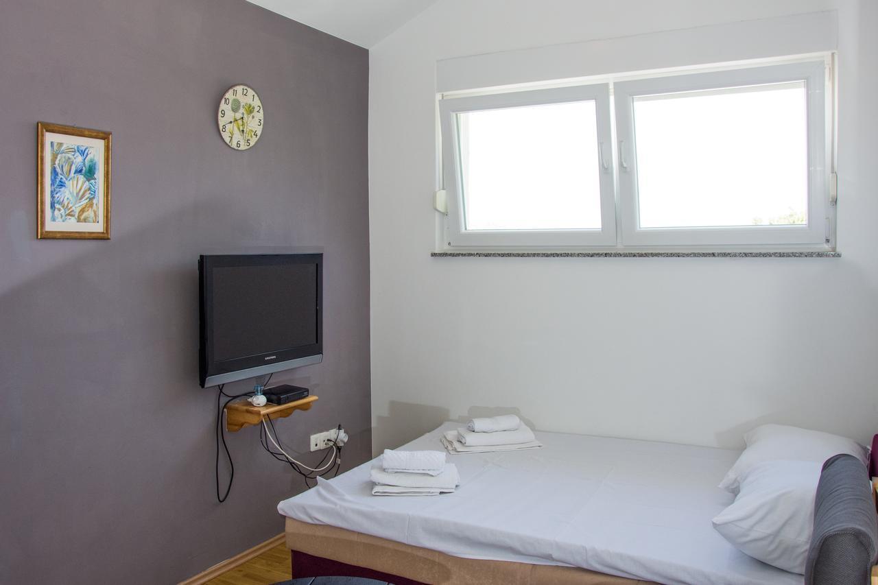 Apartments Sv. Jelena 2 Паг Экстерьер фото