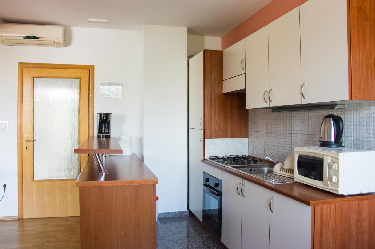 Apartments Sv. Jelena 2 Паг Экстерьер фото